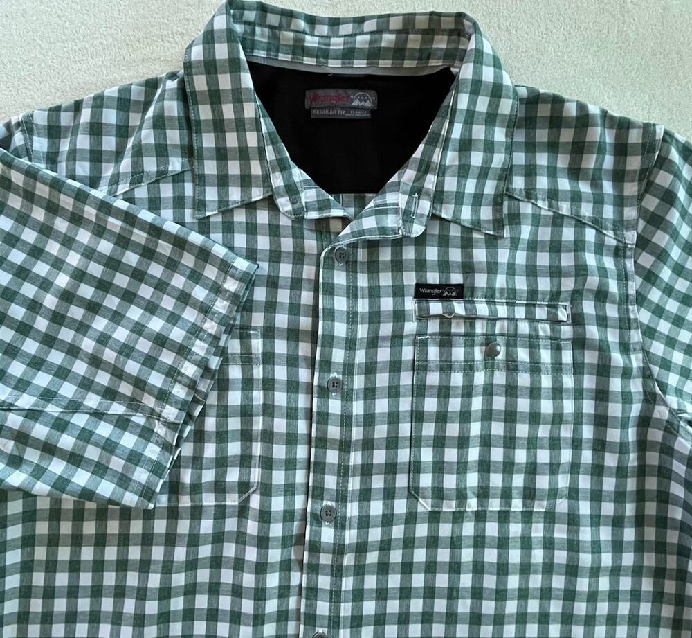 Wrangler Outdoor Shirt Men’s XL Green Check Short Sleeve Vented Zip Pocket EUC